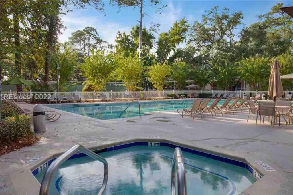 Cute 2 Bedroom, 2 Bath Condo At Folly Field Beach هيلتون رئيس جزيرة المظهر الخارجي الصورة
